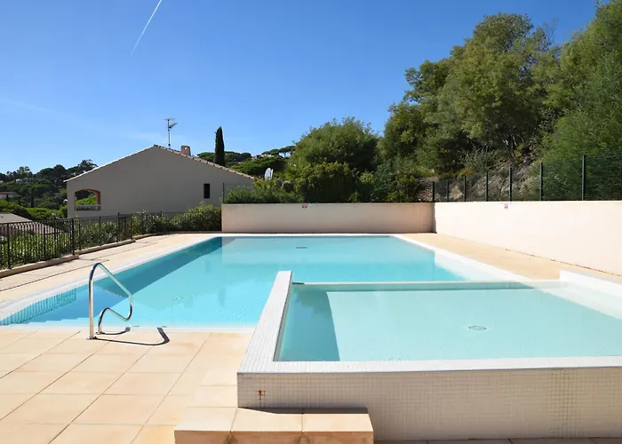 Maxime Coteaux La Nartelle Apartment *